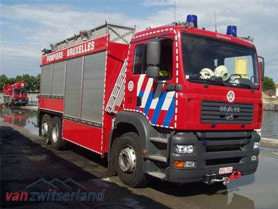 Brandweer voertuig voozien van zijcamera en camera voor achterzicht